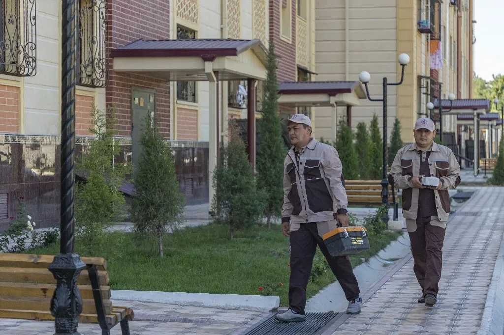 Электромонтёры ПЭС идут на вызов
